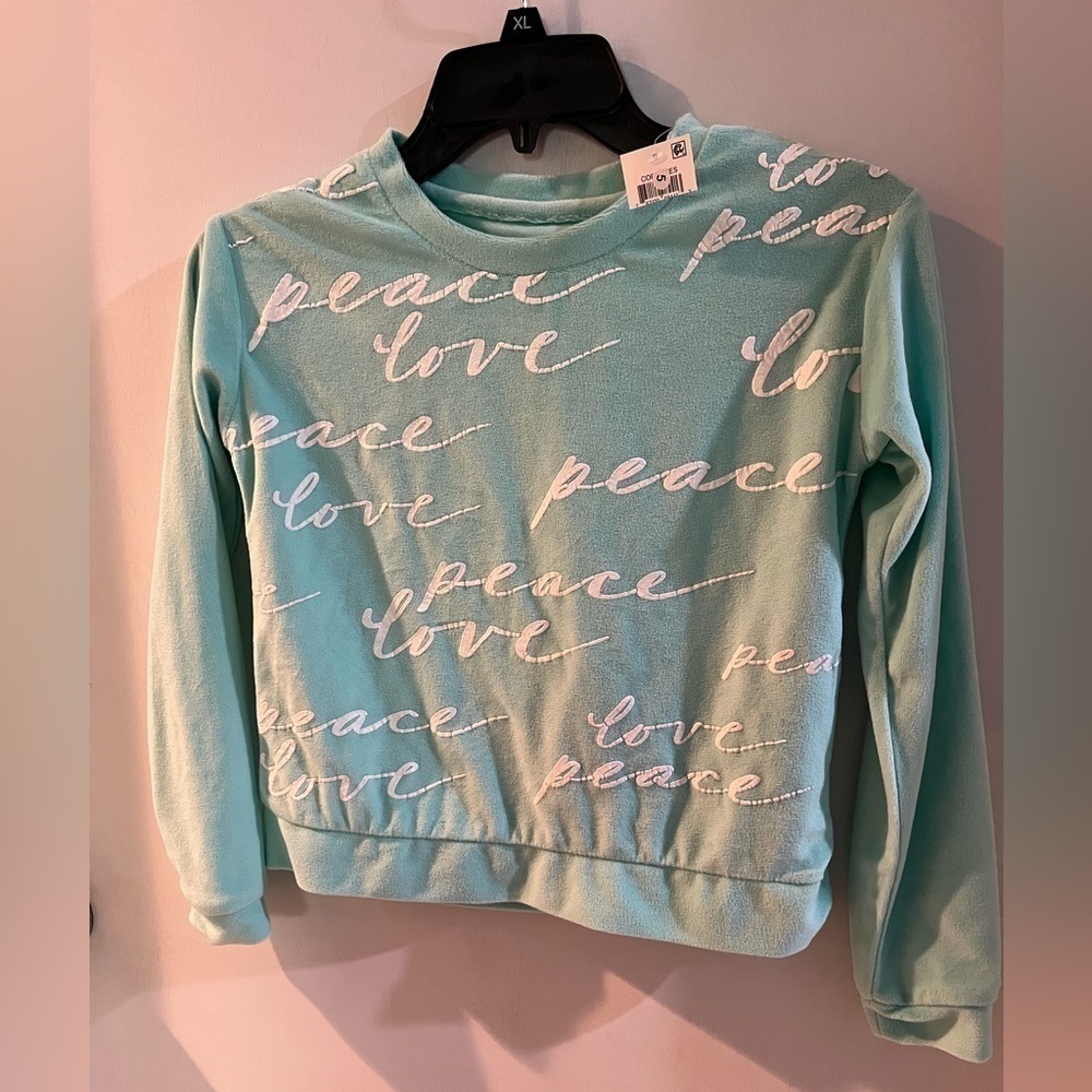 Girl’s Epic Threads Sweater, size medium. New!